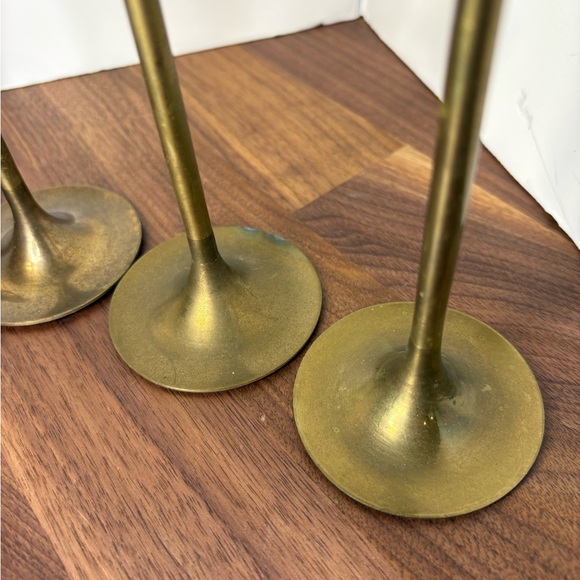 Set Of 4 Vintage Graduated Brass Thin Stemmed Candlestick Holders - Picture 8 of 13